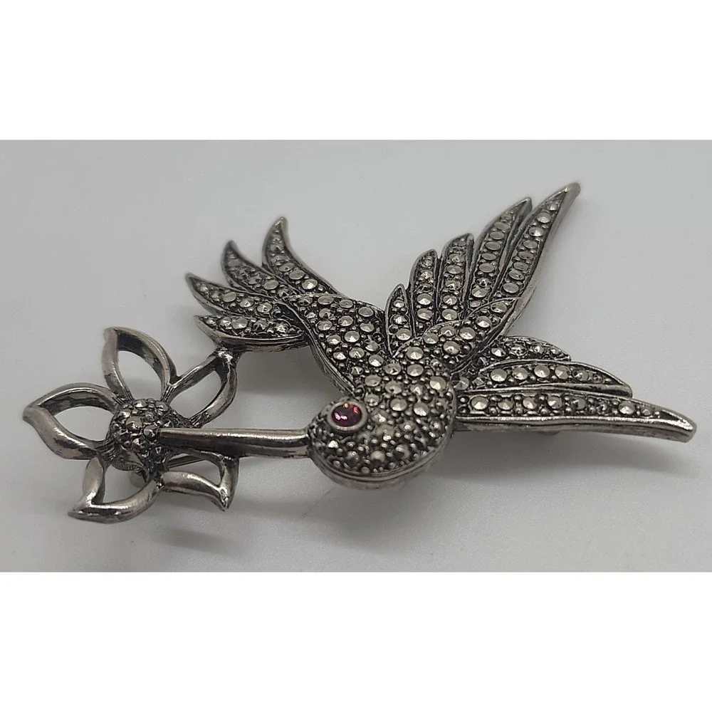 Vintage Avon‎ silver tone hummingbird bird purple eye w/ flower brooch pin